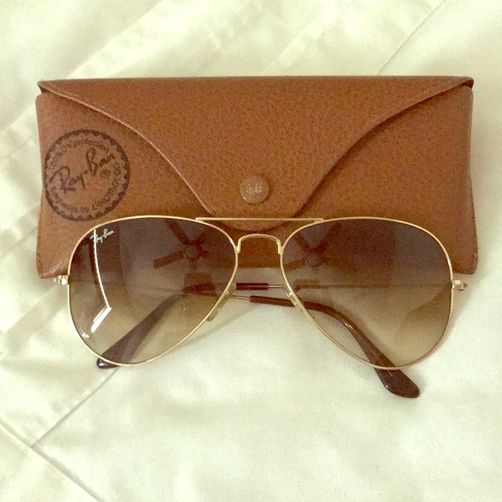 Ray-Ban Aviator Classics. Light brown with gold.
